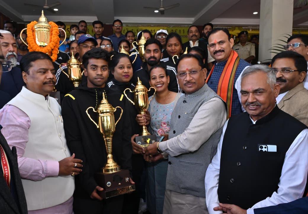 रायपुर : मुख्यमंत्री ने ऑल इंडिया फ़ॉरेस्ट स्पोर्ट्स मीट के विजेता खिलाड़ियों से मुलाकात कर दी बधाई…