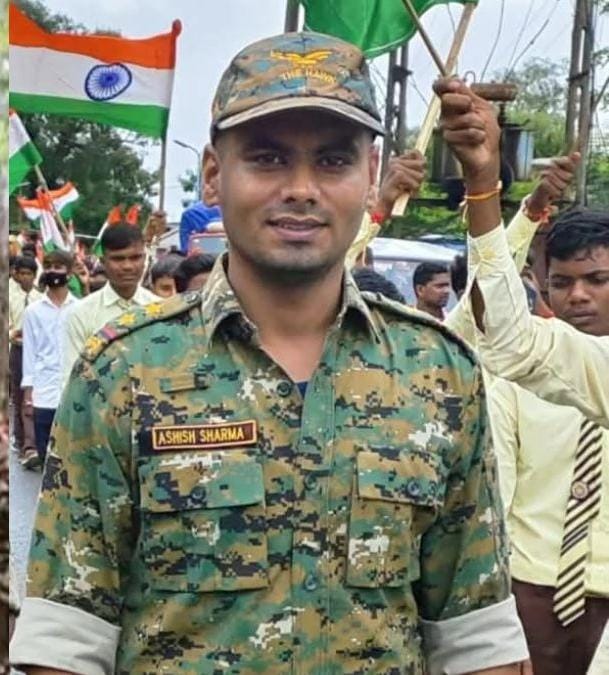 राजनांदगांव: छत्तीसगढ़ एमपी सीमा पर मुठभेड़ कनघुर्रा जंगल में सुरक्षाबलों और माओवादियों में भिड़ंत हॉक फोर्स के एसआई आशीष शर्मा शहीद…