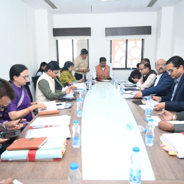 रायपुर : पंचायत एवं ग्रामीण विकास विभाग के बजट निर्माण को लेकर उपमुख्यमंत्री विजय शर्मा ने ली समीक्षा बैठक…