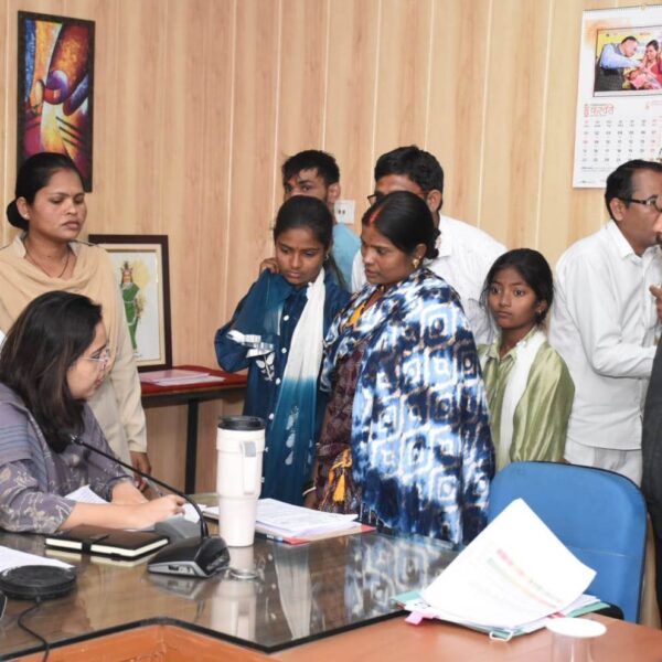 राजनांदगांव: सीईओ जिला पंचायत ने जनदर्शन में संवेदनशीलतापूर्वक सुनी जनसामान्य की समस्याएं…