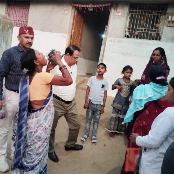 राजनांदगांव: स्वास्थ्य विभाग द्वारा फाइलेरिया जैसे गंभीर बीमारी से बचाव के लिए नागरिकों को खिलाई जा रही दवा…