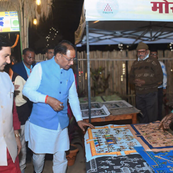 रायपुर : राज्यपाल और मुख्यमंत्री ने केशकाल में सड़क उन्नयन कार्य का लिया जायजा…