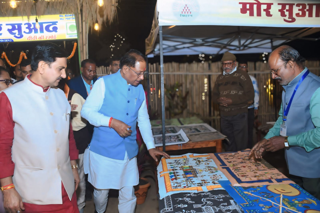 रायपुर : राज्यपाल और मुख्यमंत्री ने केशकाल में सड़क उन्नयन कार्य का लिया जायजा…