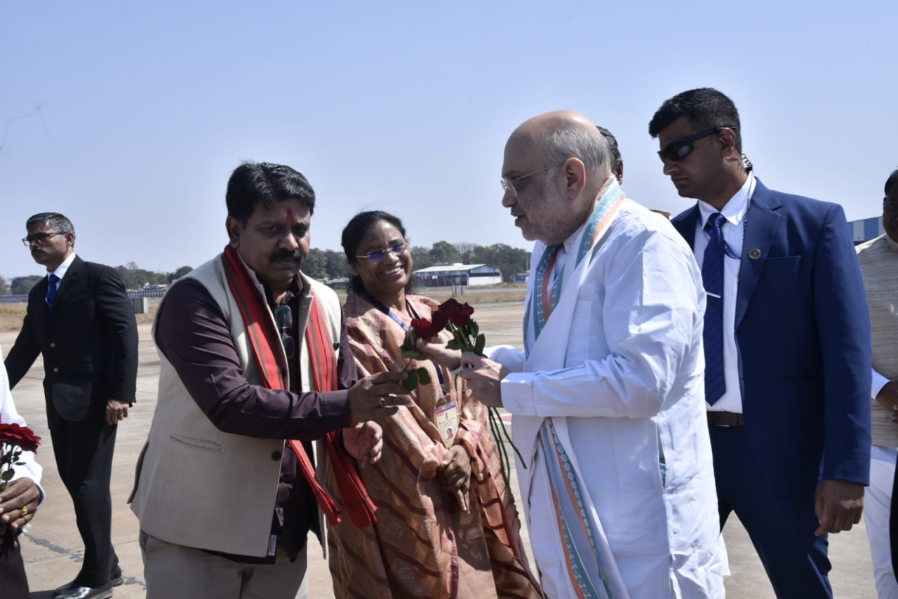 रायपुर : केन्द्रीय गृह मंत्री अमित शाह का जगदलपुर के मां दंतेश्वरी एयरपोर्ट में आत्मीय स्वागत…