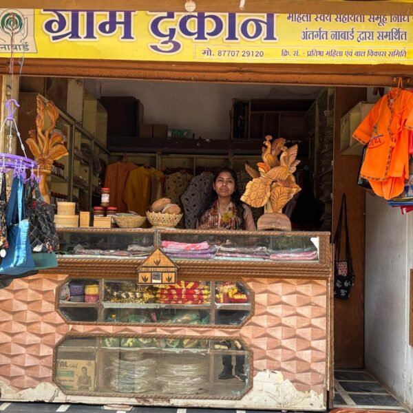 रायपुर : नाबार्ड की ‘ग्राम दुकान’ से स्व-सहायता समूह की महिलाएं बन रहीं आत्मनिर्भर…