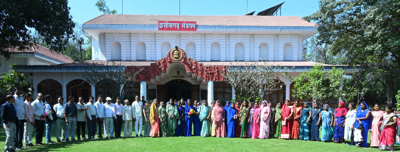 रायपुर : राज्यपाल के गोद ग्राम टेमरी के ग्रामीणों ने किया लोकभवन का भ्रमण…