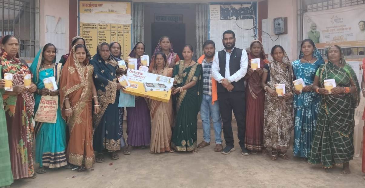 राजनांदगांव : प्रधानमंत्री उज्ज्वला योजना अन्तर्गत ग्राम बनभेड़ी में 17 हितग्राहियों को दिया गया गैस कनेक्शन…