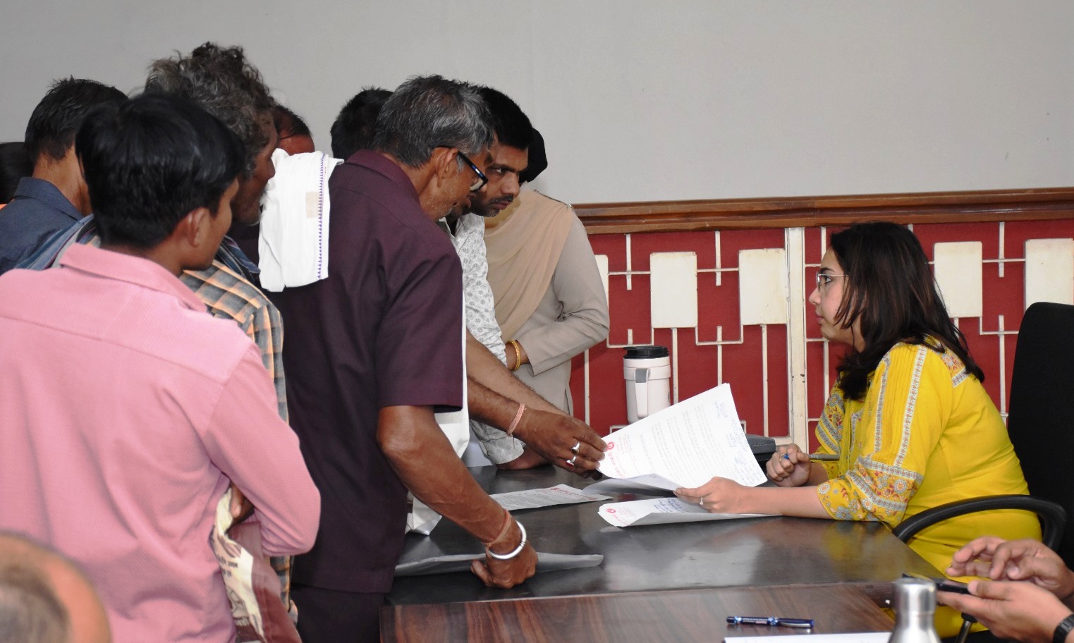 राजनांदगांव: सीईओ जिला पंचायत ने जनदर्शन में सुनी जनसामान्य की समस्याएं…