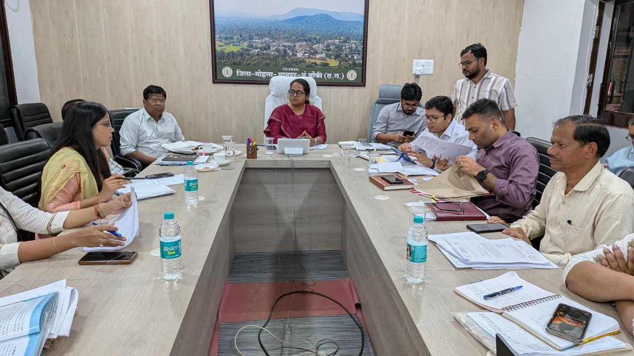 मोहला : राजस्व प्रकरणों का पारदर्शिता के साथ करें त्वरित कार्रवाई–कलेक्टर प्रजापति…