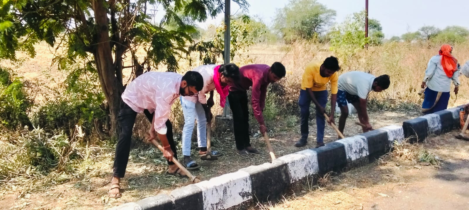 श्रद्धालुओं की सुविधाओं को ध्यान में रखते हुए पदयात्री मार्गों में युद्ध स्तर पर किया जा रहा साफ-सफाई एवं व्यापक व्यवस्थाएं…