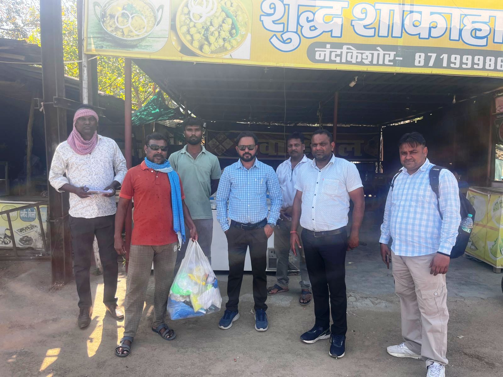 राजनांदगांव : दुकानदारों एवं नागरिकों से पॉलीथिन का उपयोग नहीं करने तथा कपड़े या कागज के थैलों का उपयोग करने की अपील…