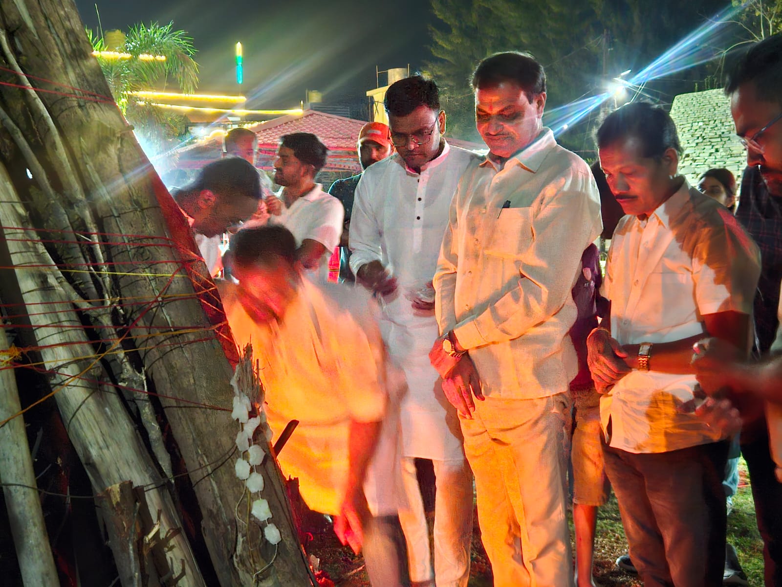 राजनंदगांव : श्याम रेसीडेंसी के होलिका दहन कार्यक्रम में शामिल हुए महापौर मधुसूदन…