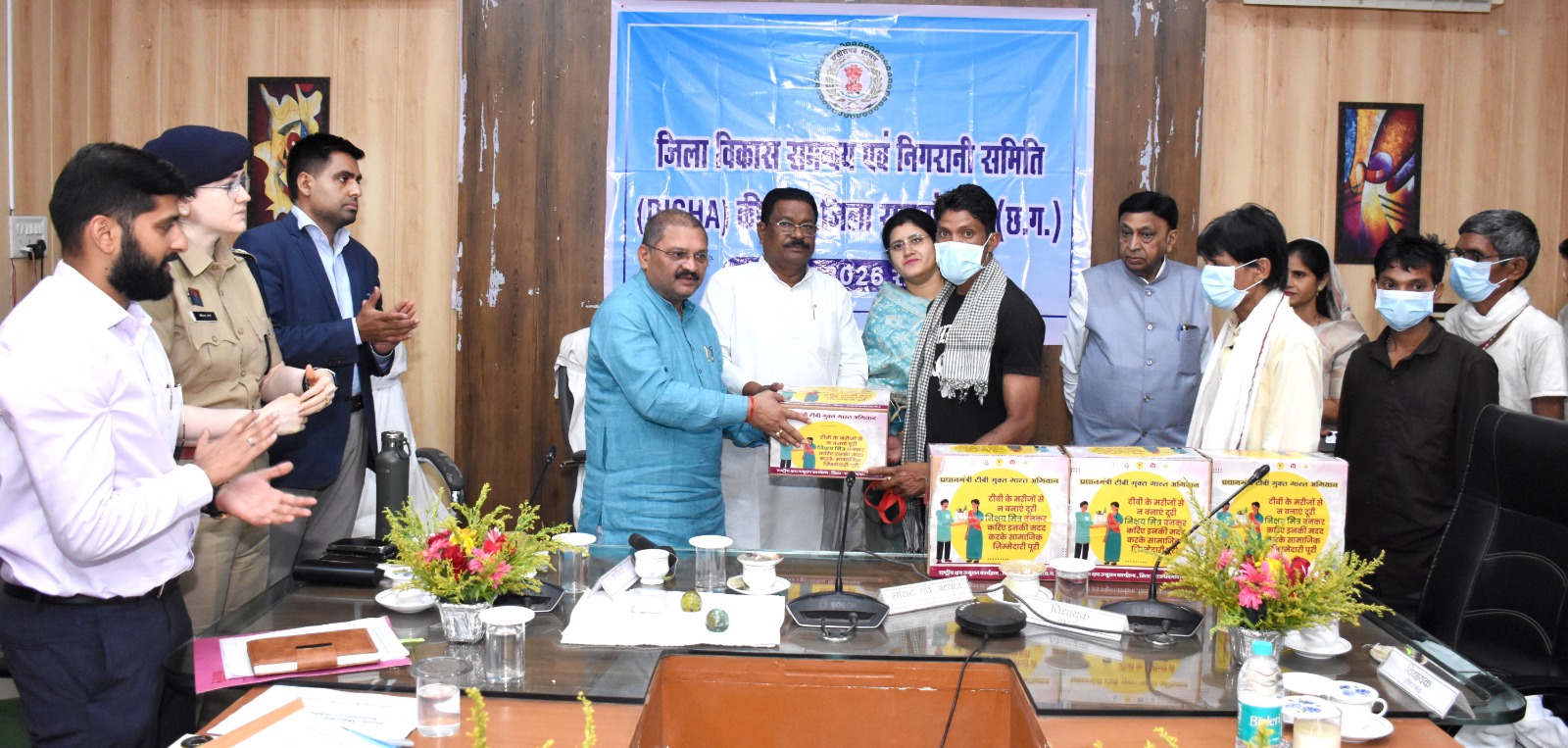 राजनांदगांव: सांसद ने टीबी मरीजों को प्रदान किए पोषण किट…