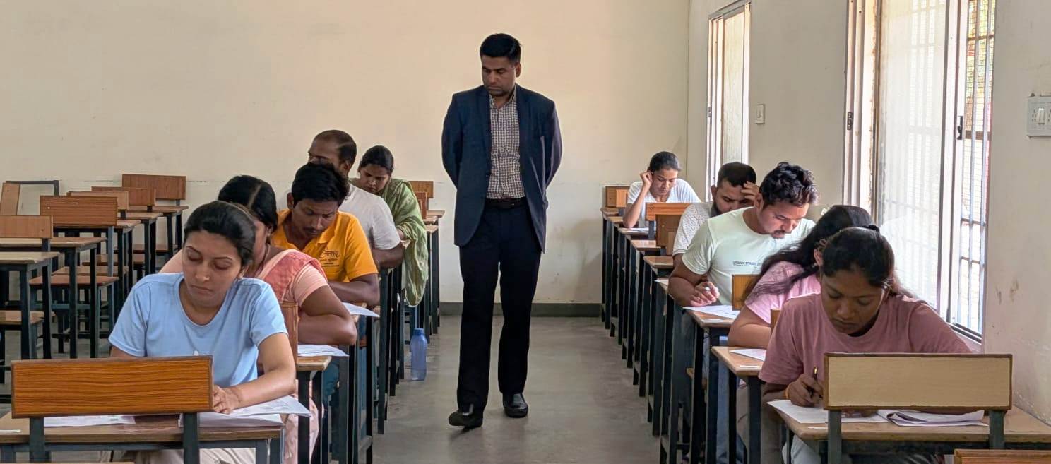 राजनांदगांव : कलेक्टर ने विभिन्न परीक्षा केंद्रों का औचक निरीक्षण कर व्यवस्थाओं का लिया जायजा…