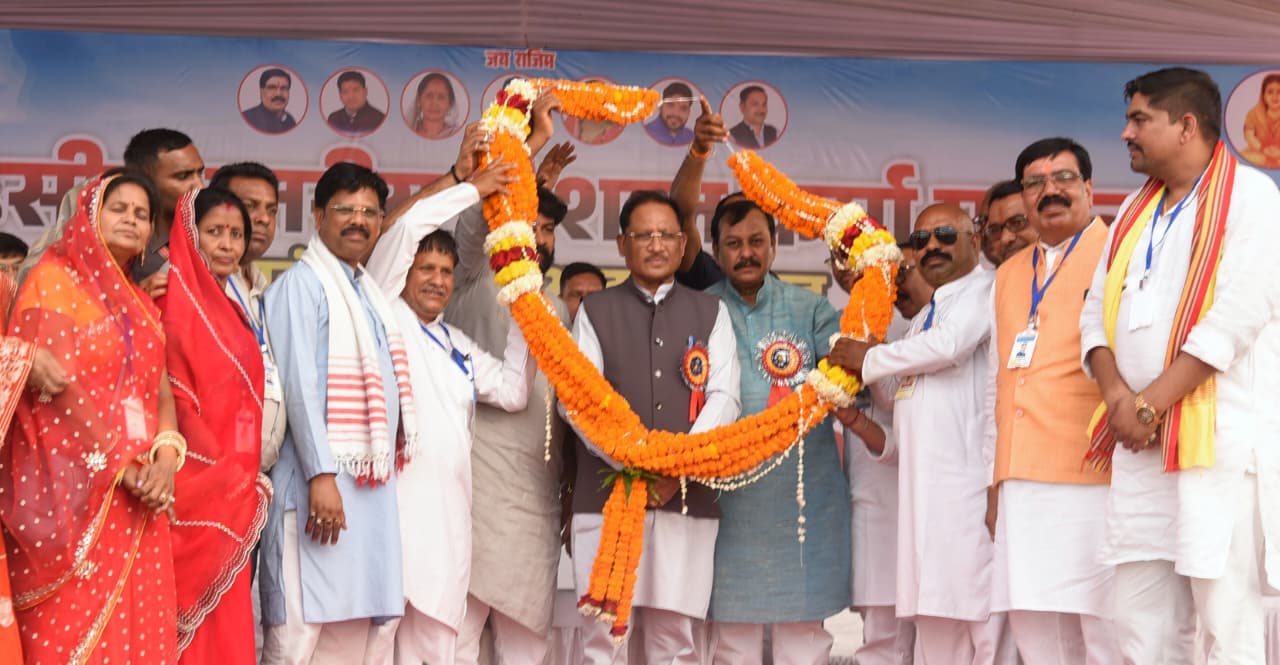 छत्तीसगढ़ में सामूहिक विवाह बना सामाजिक एकता का उत्सव, मुख्यमंत्री ने 13 नवदंपतियों को दिया आशीर्वाद…