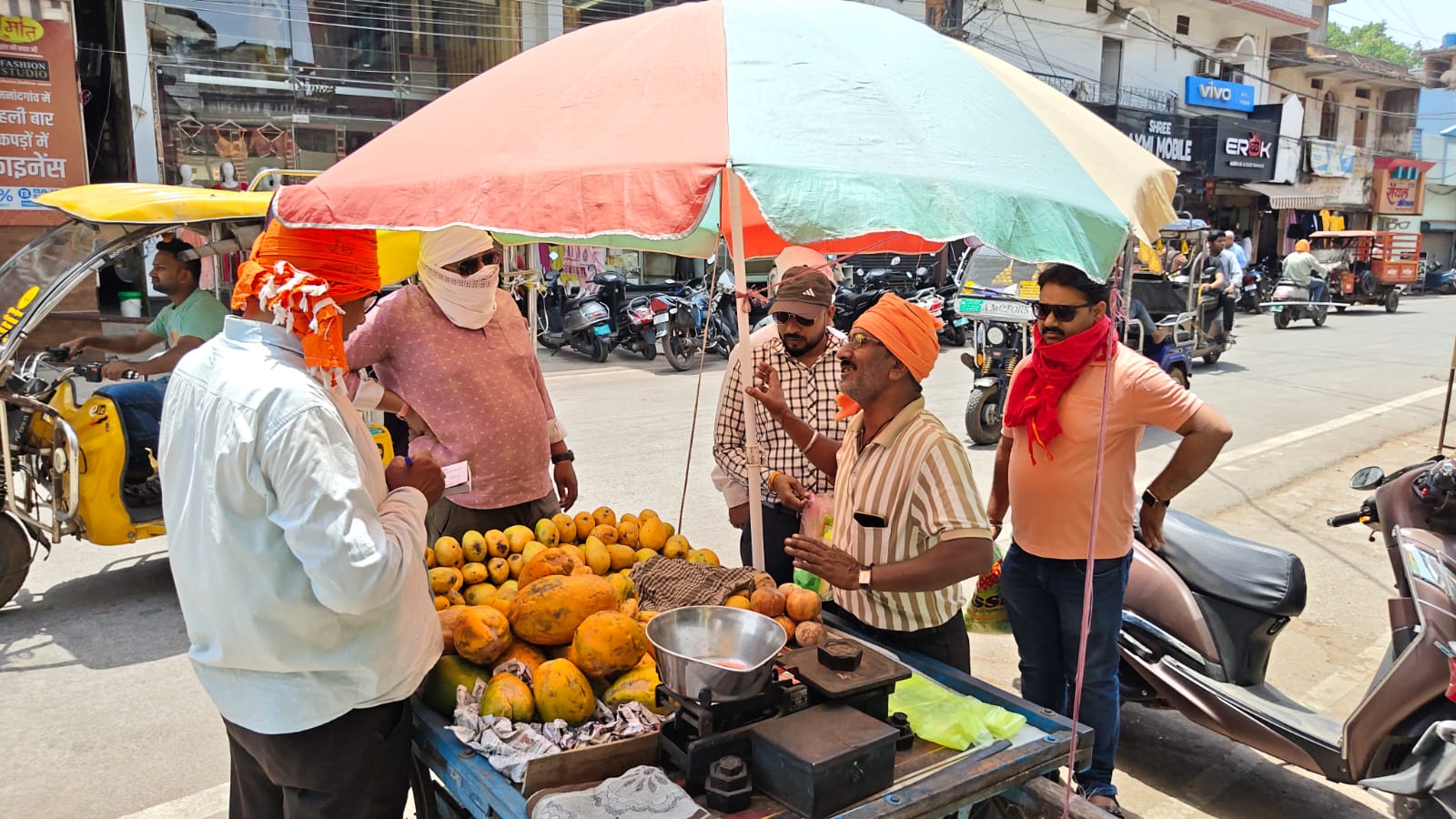 राजनांदगांव: प्रतिबंधित प्लास्टिक के लिये निगम की टीम ने की कार्यवाही,जय स्तम्भ चौक में चला अभियान…
