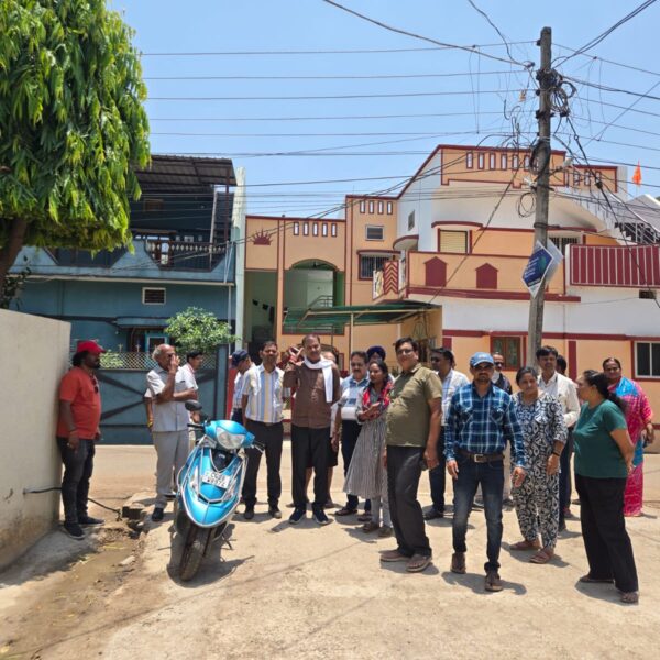 राजनांदगांव: महापौर स्थल देख कच्ची नाली खोदकर पानी निकासी कर नाली निर्माण के दिये निर्देश…