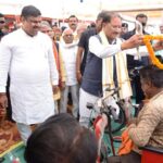 रायपुर : ’जब मुख्यमंत्री साय ने थामा हाथ, तो दिव्यांग हितग्राही की जिंदगी में लौटी उम्मीद की रौशनी’…