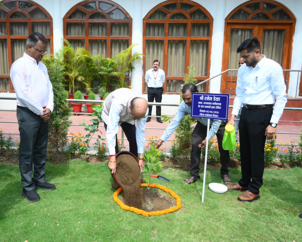 ’विश्व पर्यावरण दिवस के अवसर पर राज्यपाल श्री डेका ने लगाए पौधे’…