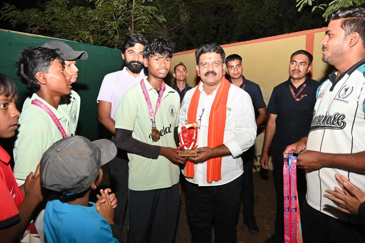 रायपुर : उप मुख्यमंत्री विजय शर्मा ने राष्ट्रीय पदक विजेता बेसबॉल खिलाडि़यों का किया सम्मान…