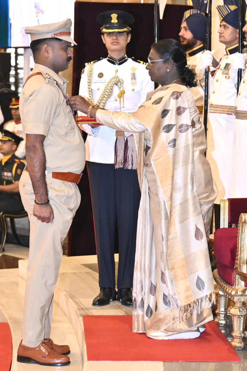 रायपुर : वित्त मंत्रीओपी चौधरी ने शौर्य चक्र से सम्मानित छत्तीसगढ़ पुलिस के जांबाज अधिकारियों को दी बधाई…