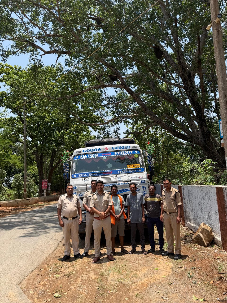 रायपुर : अवैध खनिज परिवहन पर बड़ी कार्रवाई: बिना अभिवहन पास चूना पत्थर गिट्टी से भरे 3 ट्रेलर जब्त…