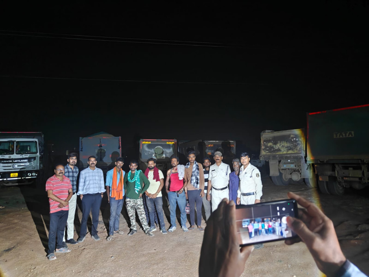 रायपुर : अवैध खनन मामले में 5 हाईवा और जेसीबी जब्त…