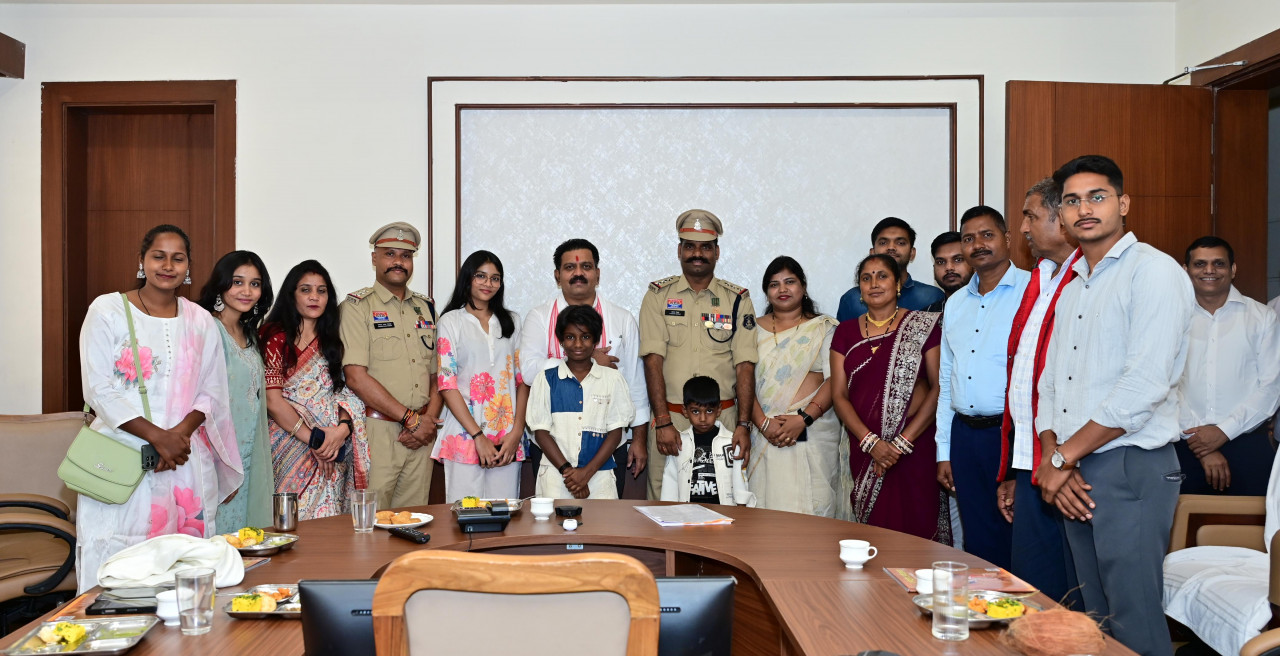 रायपुर : शौर्य चक्र से सम्मानित वीर जवानों से मिले उप मुख्यमंत्री विजय शर्मा…