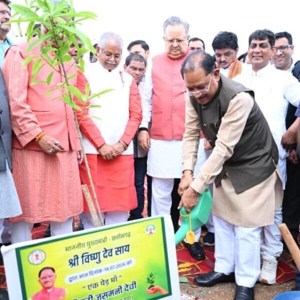 विधानसभा परिसर में ‘एक पेड़ मां के नाम 3.0‘ अभियान के तहत हुआ वृहद पौधरोपण : मुख्यमंत्री विष्णुदेव साय और विधानसभा अध्यक्ष डॉ. रमन सिंह ने लगाया रुद्राक्ष का पौधा…