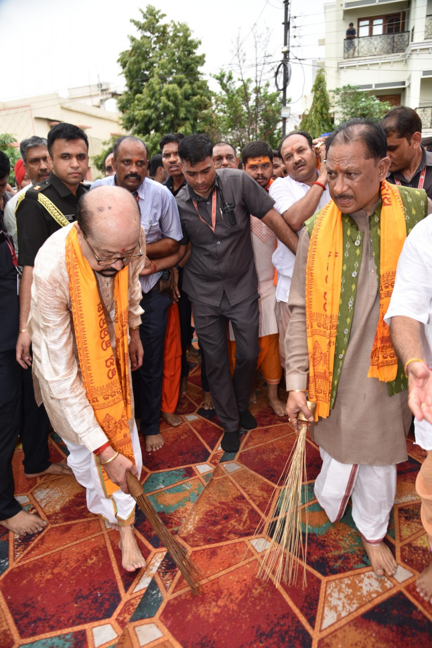 रथयात्रा महोत्सव में शामिल हुए राज्यपाल डेका…
