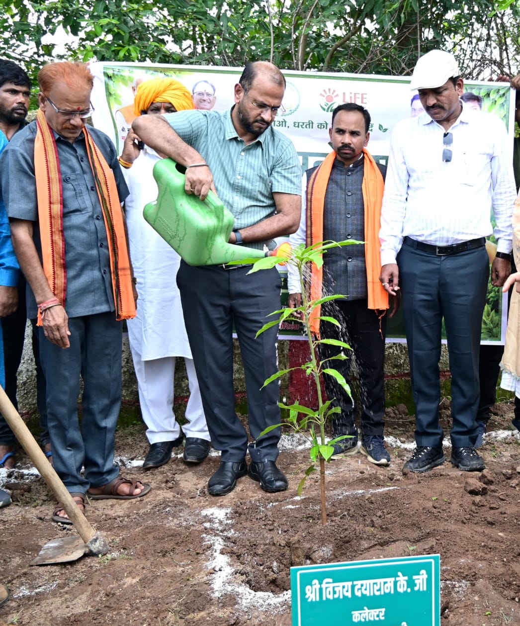 मुख्यमंत्री विष्णुदेव साय के नेतृत्व में ‘एक पेड़ मां के नाम 3.0’ अभियान को मिल रहा जन-जन का साथ…