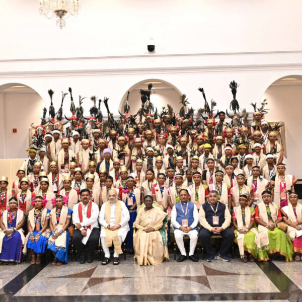 राष्ट्रपति भवन के विशेष अतिथि बने बस्तर के मांझी-चालकी : बस्तर पंडुम-2026 के विजेताओं और जनजातीय प्रतिनिधियों का हुआ विशेष सम्मान…