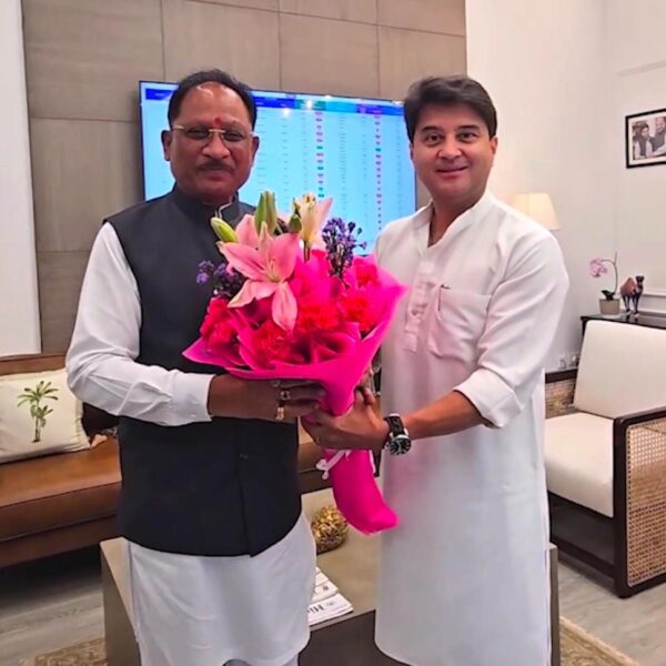 छत्तीसगढ़ के दूरस्थ क्षेत्रों को मिलेगी मजबूत डिजिटल पहचान, 2,305 नए मोबाइल टावरों के लिए मुख्यमंत्री विष्णु देव साय ने केंद्र से मांगी मंजूरी…