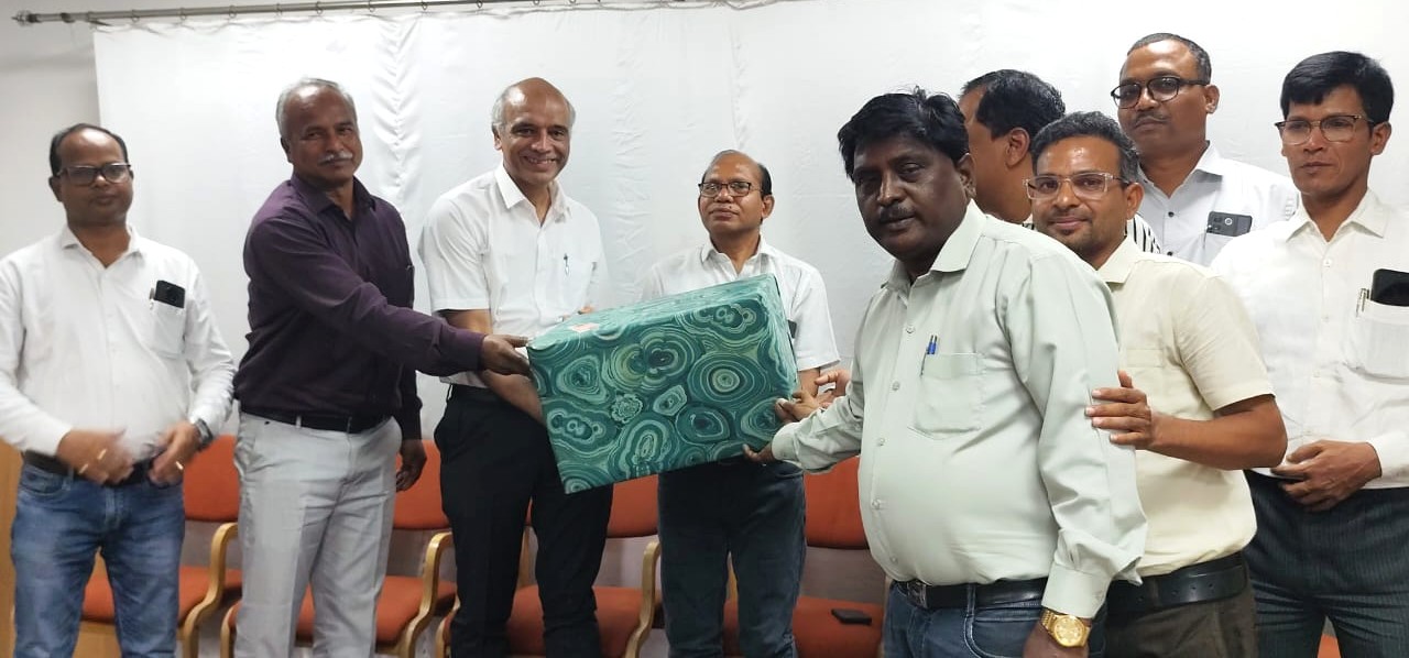 राजनांदगांव : हर्ष कुमार मेश्राम ने संभाला राजनांदगांव क्षेत्र के मुख्य अभियंता का पदभार; निवर्तमान ईडी शिरीष सेलट ने सौंपी कमान…