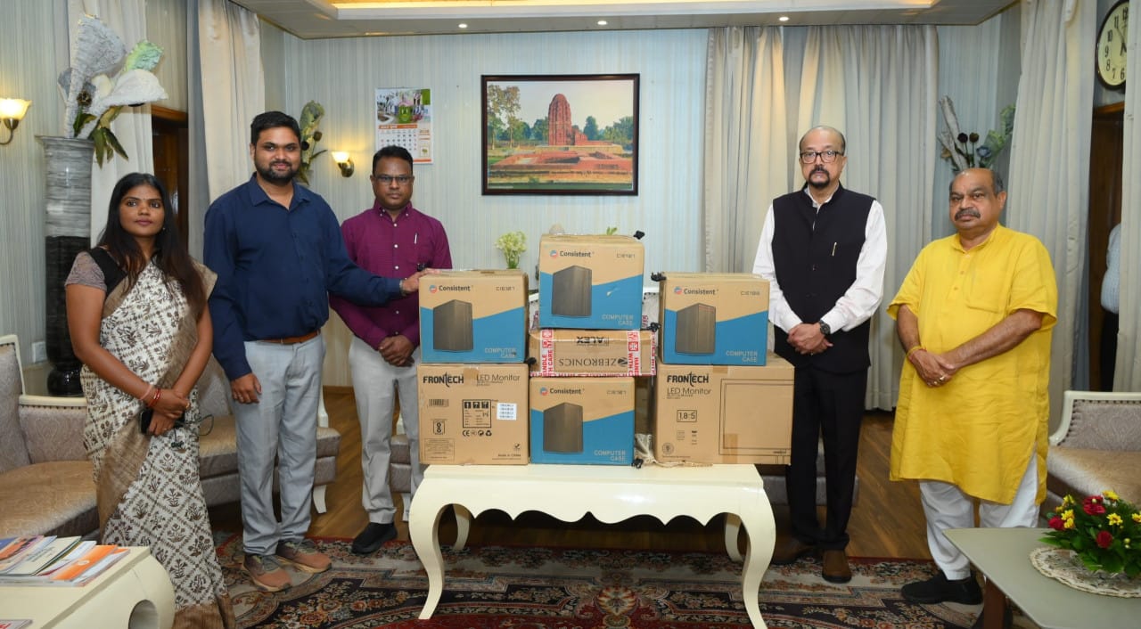 स्वेच्छानुदान मद से सुदूर वनांचल स्थित स्वामी आत्मानंद स्कूल, मांझीगुडा को 10&hellip;