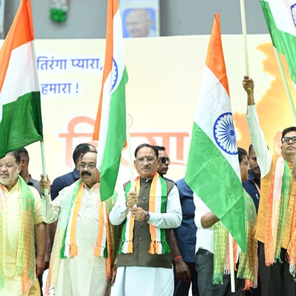 मुख्यमंत्री विष्णु देव साय ने हाथ में तिरंगा थामकर किया भव्य तिरंगा यात्रा का नेतृत्व…