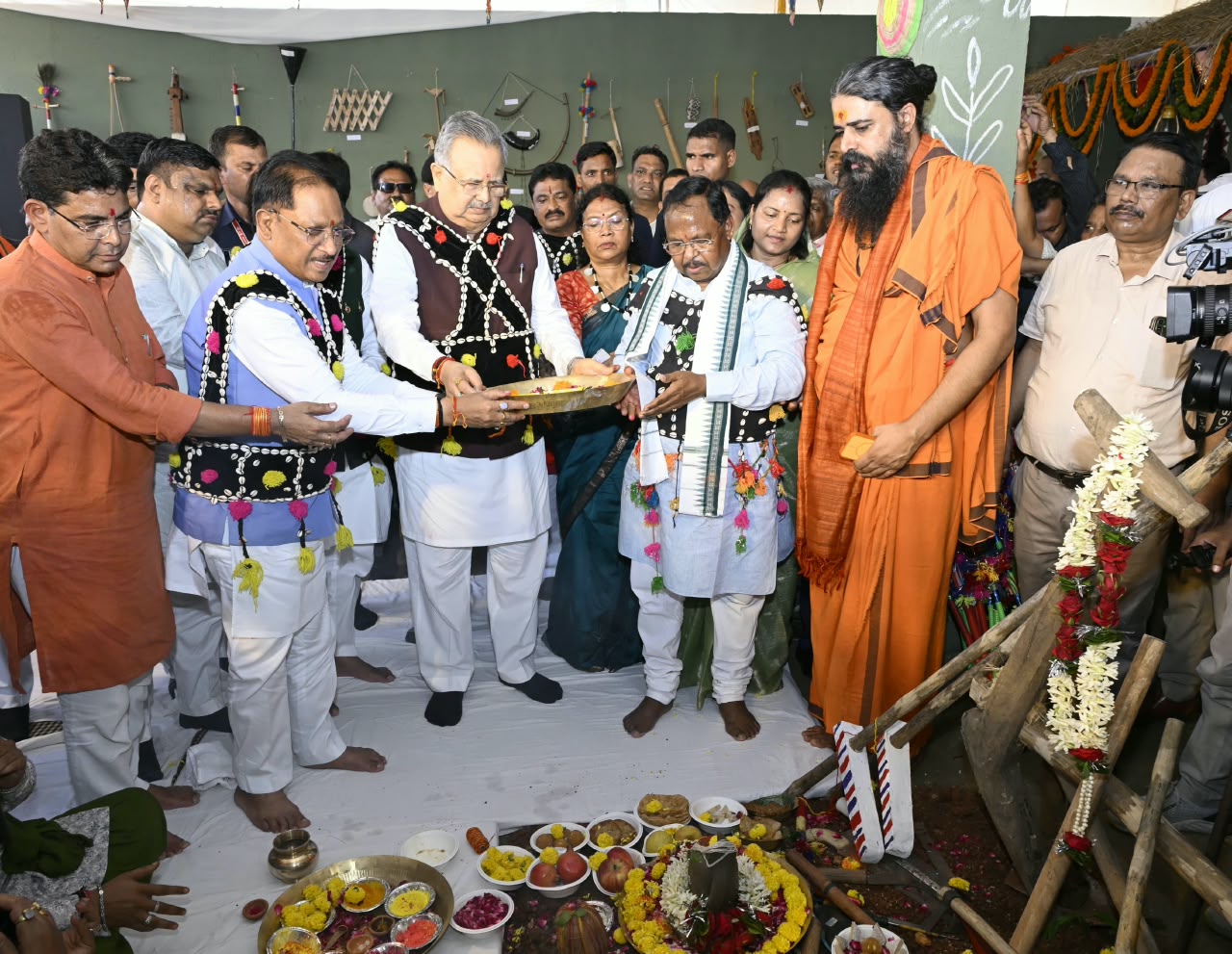 हरेली तिहार पर मुख्यमंत्री निवास में साकार हुई छत्तीसगढ़ की लोक संस्कृति, कृषि परंपरा और ग्रामीण जीवन की जीवंत झांकी…