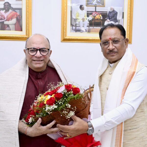 मुख्यमंत्री विष्णुदेव साय से निर्माता-निर्देशक डॉ. चंद्रप्रकाश द्विवेदी ने की सौजन्य मुलाकात…