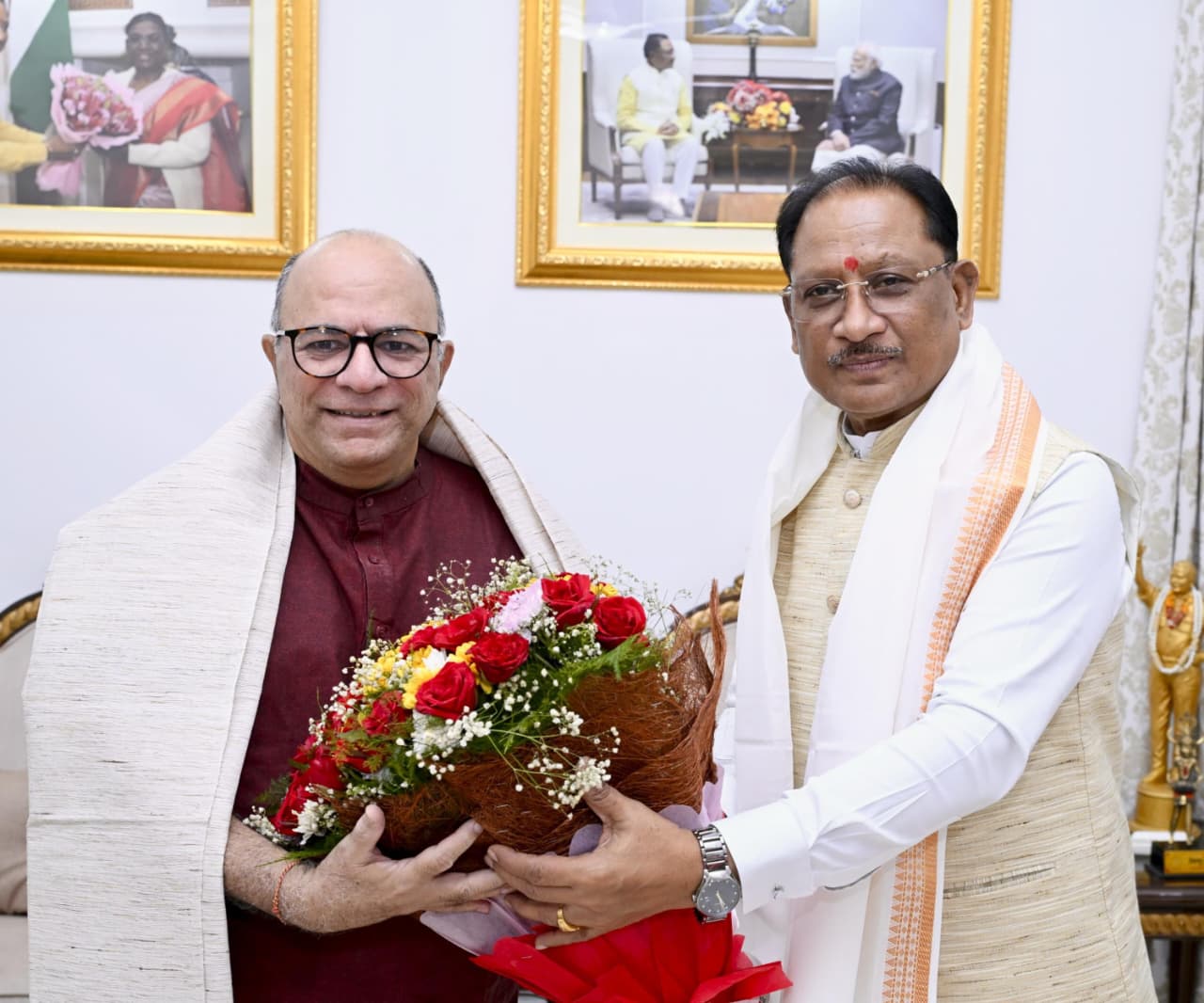मुख्यमंत्री विष्णुदेव साय से निर्माता-निर्देशक डॉ. चंद्रप्रकाश द्विवेदी ने की सौजन्य मुलाकात…