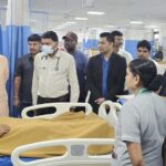 सड़क हादसे में घायल जवानों से मिले वन मंत्री केदार कश्यप…
