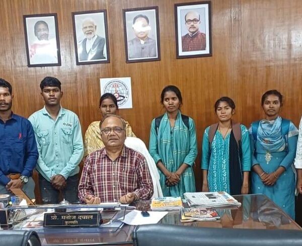 सकारात्मक व निष्पक्ष लेखन से ही संभव है समाज परिवर्तन – कुलपति प्रो. दयाल…