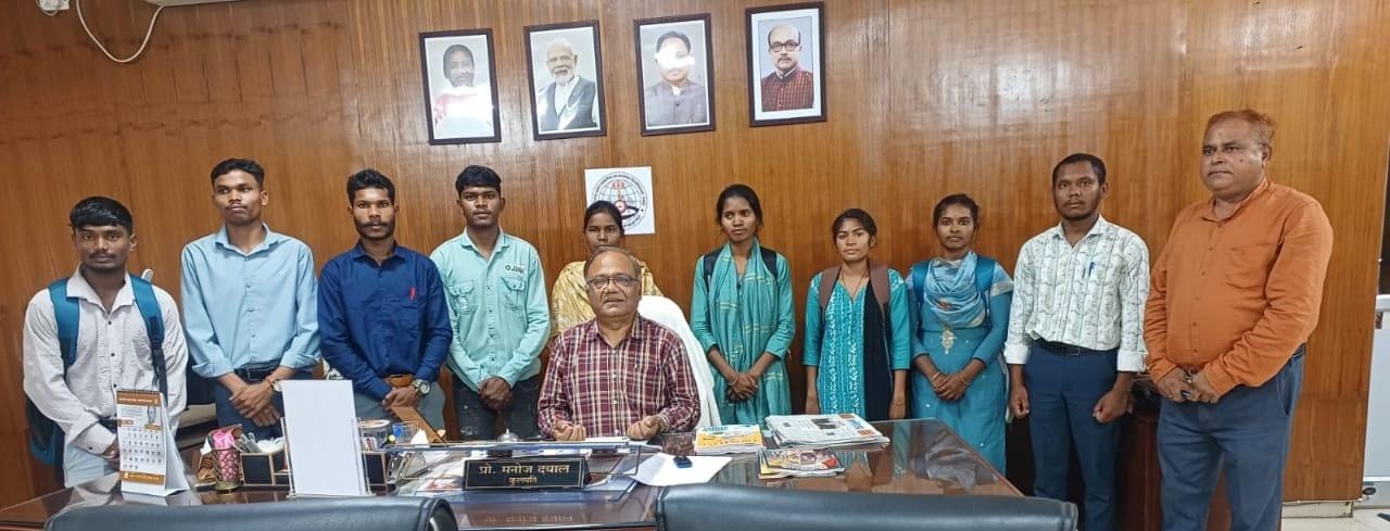 सकारात्मक व निष्पक्ष लेखन से ही संभव है समाज परिवर्तन – कुलपति प्रो. दयाल…