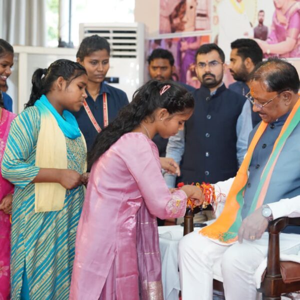 महतारी के आशीष से, राखी के विश्वास से मुख्यमंत्री विष्णु देव साय के नेतृत्व में महिलाओं के सम्मान, स्वावलंबन और आर्थिक सशक्तिकरण की दिशा में निरंतर पहल…