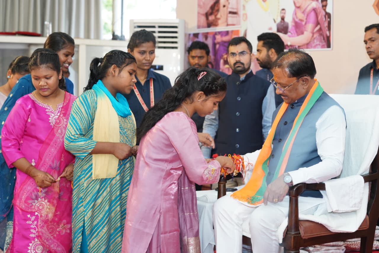 महतारी के आशीष से, राखी के विश्वास से मुख्यमंत्री विष्णु देव साय के नेतृत्व में महिलाओं के सम्मान, स्वावलंबन और आर्थिक सशक्तिकरण की दिशा में निरंतर पहल…