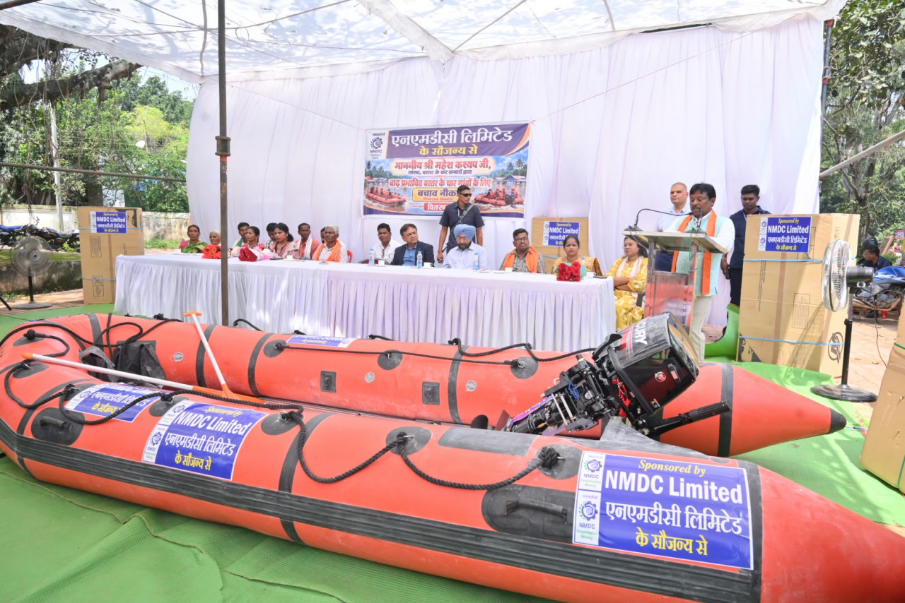 बाढ़ आपदा में बचाव एवं राहत के लिए एनएमडीसी द्वारा बस्तर को 48 घंटे में पुणे से मिले 4 रेस्क्यू स्पीड बोट…