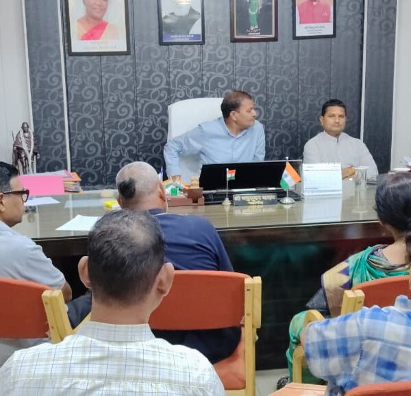 राजनांदगांव: रोड,नाली, विद्युतीकरण एवं पाईप लाईन विस्तार सहित दुकानो के प्रीमियम निर्धारण जैसे महत्वपूर्ण विषयो पर लिया गया निर्णय…