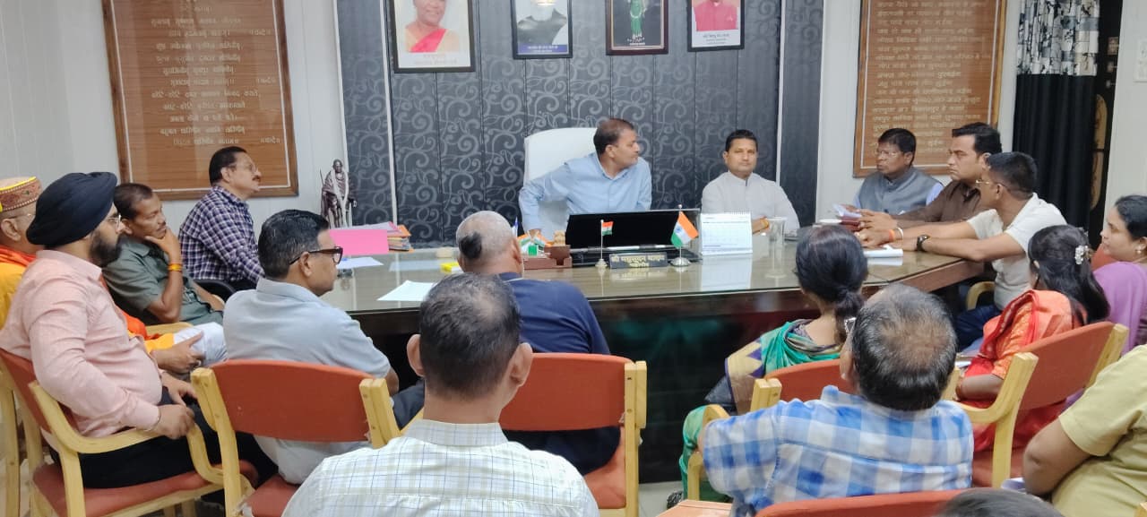 राजनांदगांव: रोड,नाली, विद्युतीकरण एवं पाईप लाईन विस्तार सहित दुकानो के प्रीमियम निर्धारण जैसे महत्वपूर्ण विषयो पर लिया गया निर्णय…