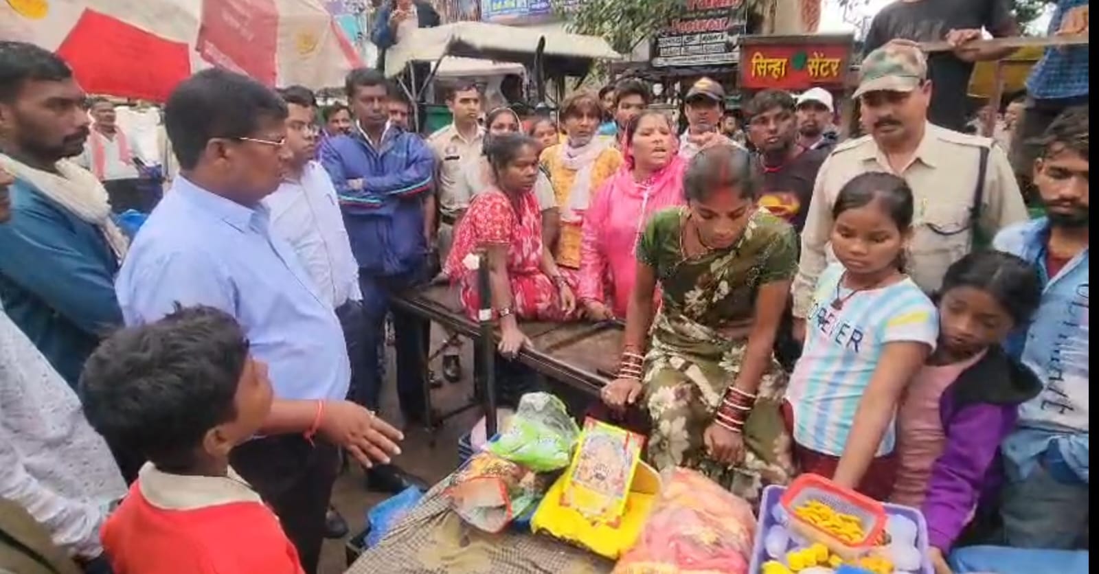 राजनांदगांव: ’महावीर चैक फ्लाईओवर के नीचे फुटकर व्यापारियों को मिलेगा वैकल्पिक स्थान, दुकानों के बाहर सामान फैलाने पर कार्रवाई की चेतावनी’…