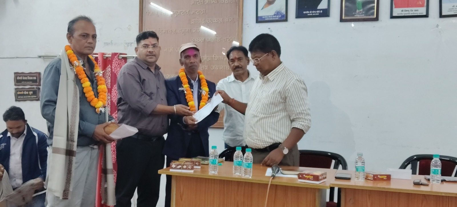 राजनांदगांव: प्रेमलाल देवांगन एवं किशोर ठाकुर को सेवानिवृत्त होने पर दी गई बिदाई…