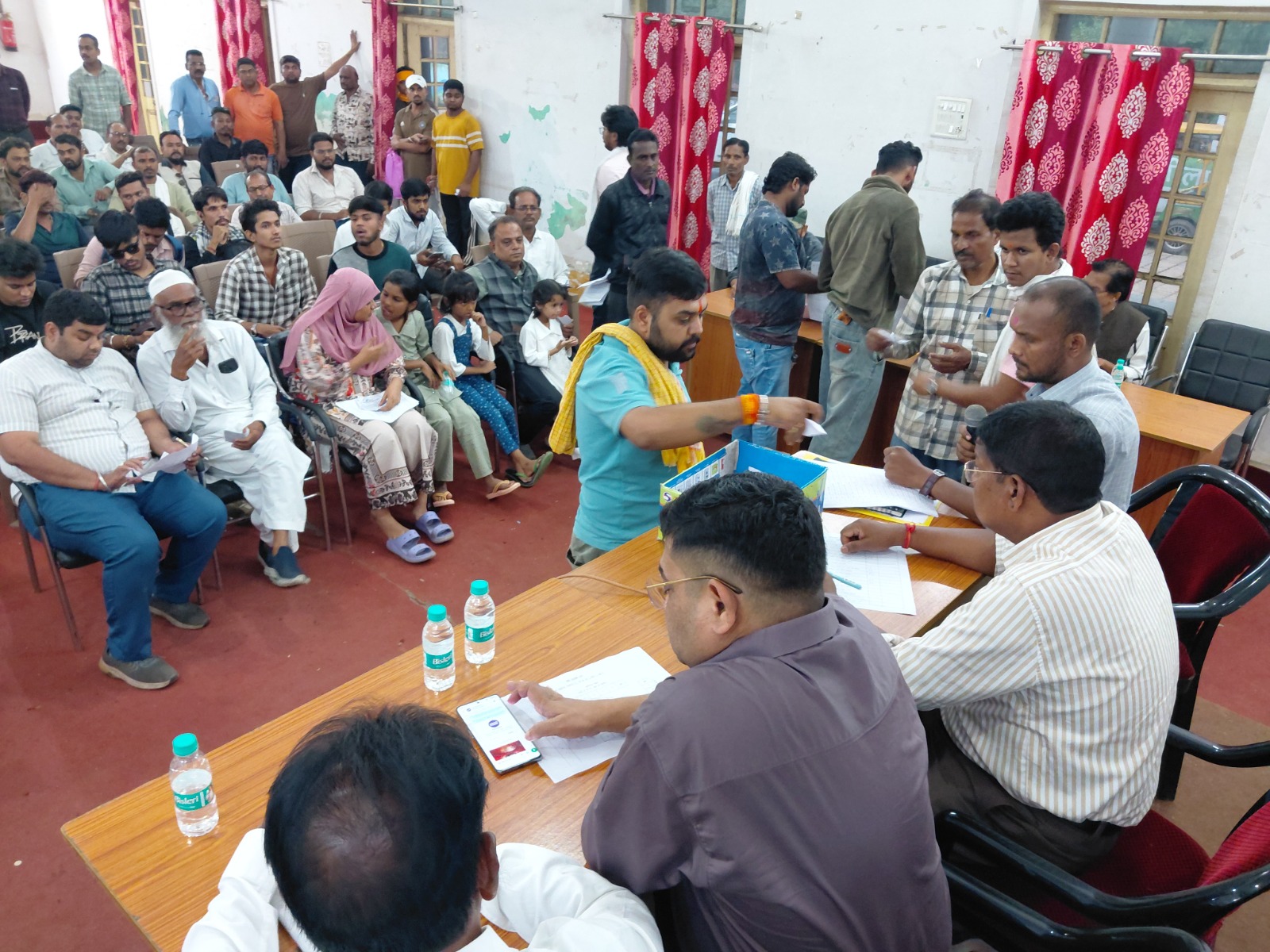 राजनांदगांव : फटाका दुकान के लिये लाटरी के माध्यम से 92 लायसेंसी फटाका व्यवसायियों को अस्थाई भूखण्ड आबंटन किया गया…